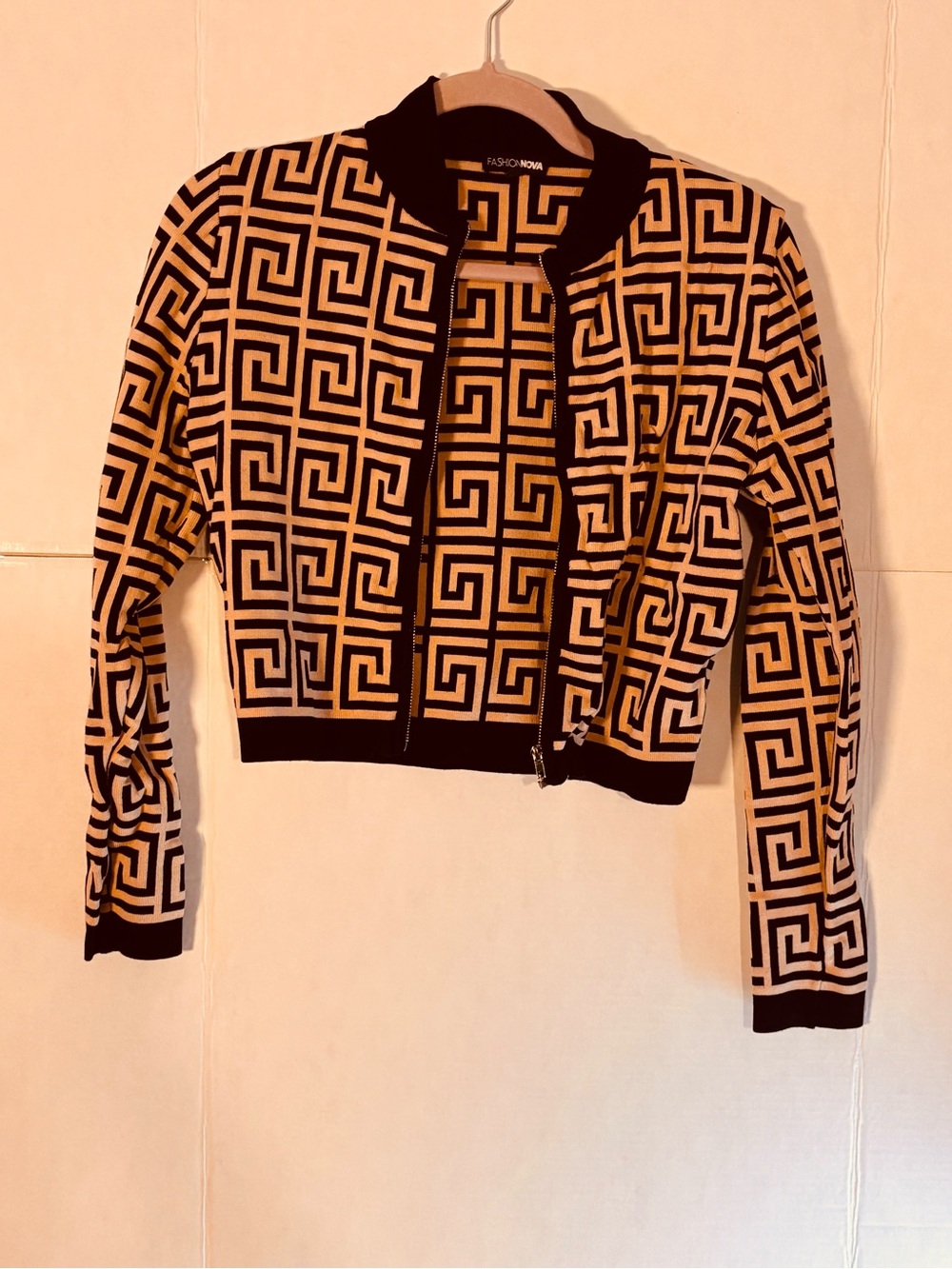 Fashion Nova Black & Cream Geometric Zip Crop Cardigan